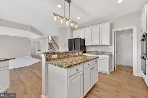 Kitchen - 16546 Lance Trail Ct, Hamilton, VA 20158 photo 3 of 4