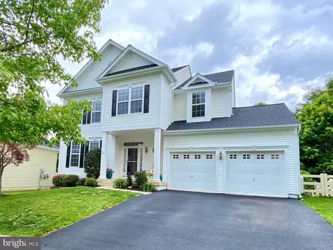 35551 Sarasota St, Round Hill, VA 20141