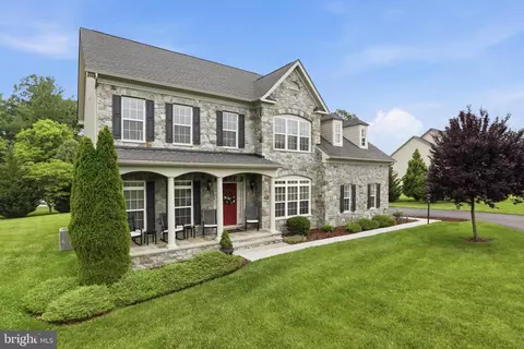 17351 Harmony Vista Dr, Hamilton, VA 20158