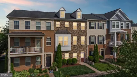 46680 Joubert Ter, Potomac Falls, VA 20165