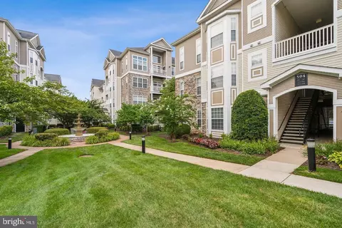 504 Sunset View Ter SE #301, Leesburg, VA 20175