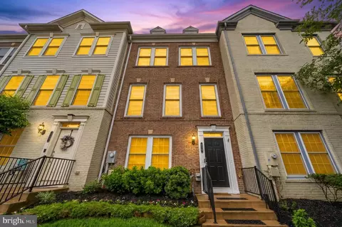 175 Great Laurel Sq SE, Leesburg, VA 20175