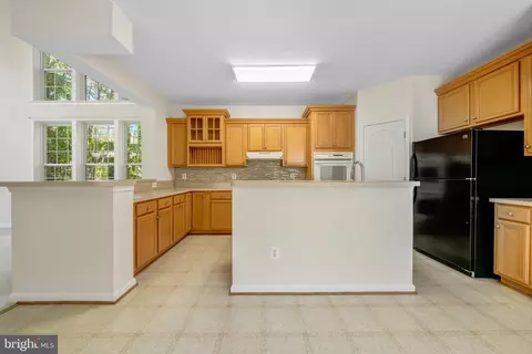 Kitchen - 40396 Milford Dr, Broadlands, VA 20148 photo 2 of 5