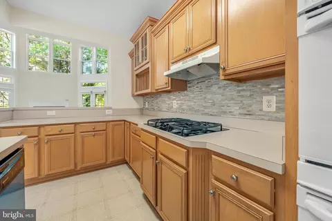 Kitchen - 40396 Milford Dr, Broadlands, VA 20148 photo 3 of 5