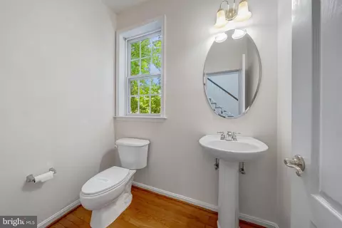 Bath - 40396 Milford Dr, Broadlands, VA 20148 photo 3 of 3