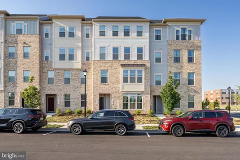 24272 Thurso Sq, Sterling, VA 20166