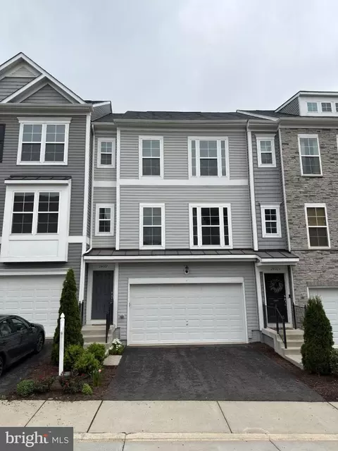 24067 Gumspring Kiln Ter, Sterling, VA 20166