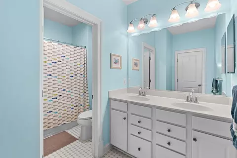 Bath - 41953 Paddock Gate Pl, Ashburn, VA 20148 photo 5 of 6
