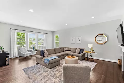 Living - 41953 Paddock Gate Pl, Ashburn, VA 20148 photo 2 of 5