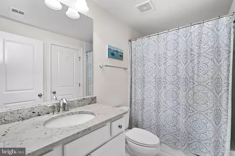 Bath - 41953 Paddock Gate Pl, Ashburn, VA 20148 photo 6 of 6