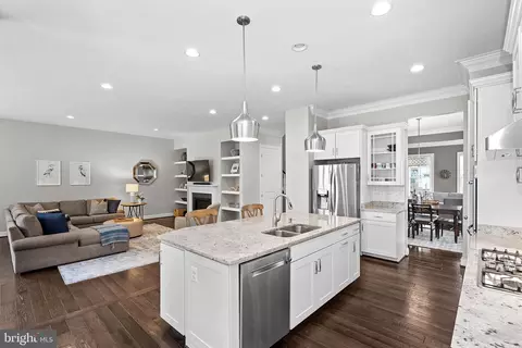 Kitchen - 41953 Paddock Gate Pl, Ashburn, VA 20148 photo 4 of 6