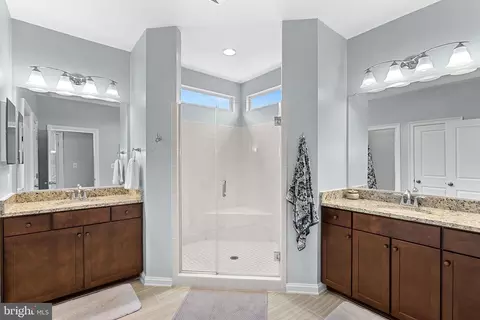 Bath - 41953 Paddock Gate Pl, Ashburn, VA 20148 photo 3 of 6
