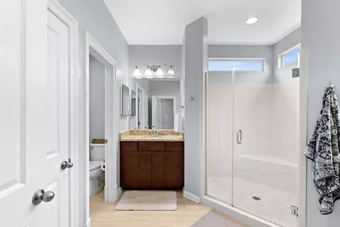 Bath - 41953 Paddock Gate Pl, Ashburn, VA 20148 photo 4 of 6