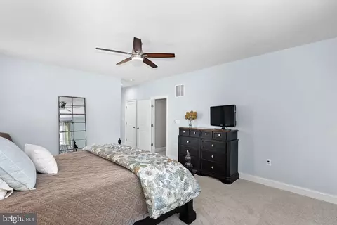 Bedroom - 41953 Paddock Gate Pl, Ashburn, VA 20148 photo 2 of 7