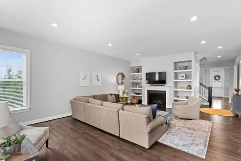 Living - 41953 Paddock Gate Pl, Ashburn, VA 20148 photo 3 of 5