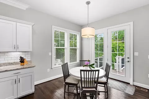Dining - 41953 Paddock Gate Pl, Ashburn, VA 20148 photo 5 of 7