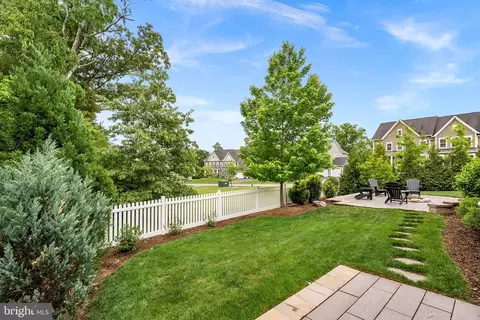 Exterior - 41953 Paddock Gate Pl, Ashburn, VA 20148 photo 12 of 16