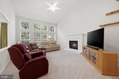 Living - 43232 Golf View Dr, Chantilly, VA 20152 photo 1 of 2
