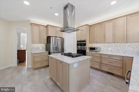 Kitchen - 43232 Golf View Dr, Chantilly, VA 20152 photo 2 of 4