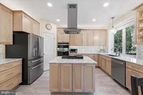 Kitchen - 43232 Golf View Dr, Chantilly, VA 20152 photo 1 of 4