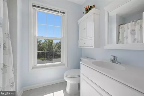 Bath - 43232 Golf View Dr, Chantilly, VA 20152 photo 2 of 3