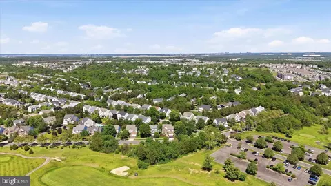 View/Area - 43232 Golf View Dr, Chantilly, VA 20152 photo 3 of 7
