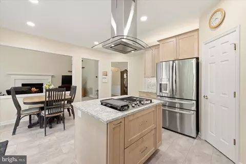 Kitchen - 43232 Golf View Dr, Chantilly, VA 20152 photo 4 of 4
