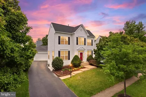 25352 Ripleys Field Dr, Chantilly, VA 20152