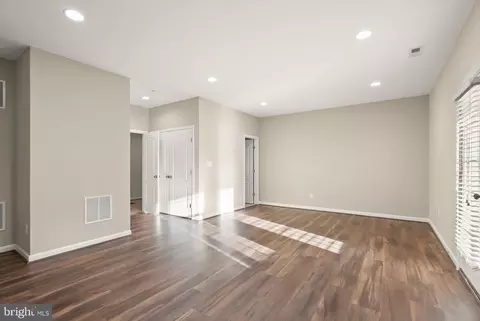 42787 Shaler St, Chantilly, VA 20152