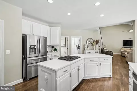42498 Longacre Dr, Chantilly, VA 20152 photo 5