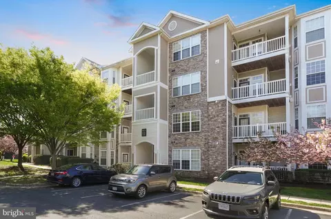 512 Sunset View Ter SE #202, Leesburg, VA 20175