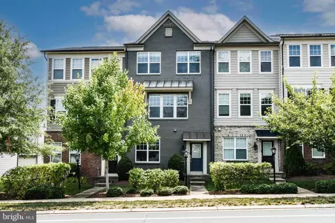 44025 Eastgate View Dr, Chantilly, VA 20152