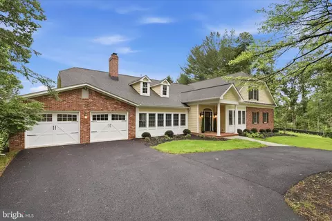 Exterior - 17689 Bates Dr, Hamilton, VA 20158 photo 3 of 8
