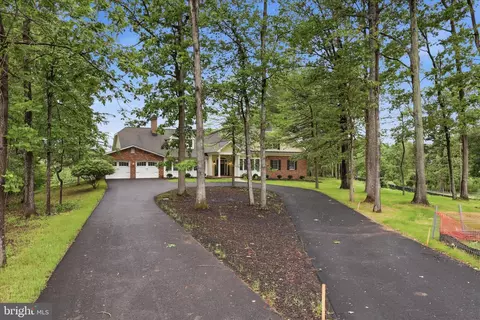Exterior - 17689 Bates Dr, Hamilton, VA 20158 photo 2 of 8