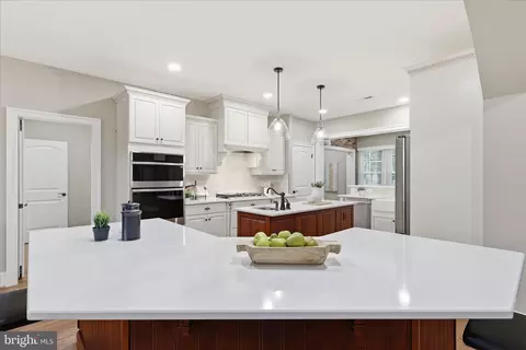 Kitchen - 17689 Bates Dr, Hamilton, VA 20158 photo 4 of 8