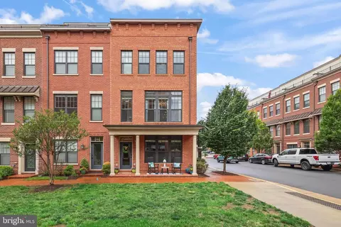 400 Ironsides Sq SE, Leesburg, VA 20175