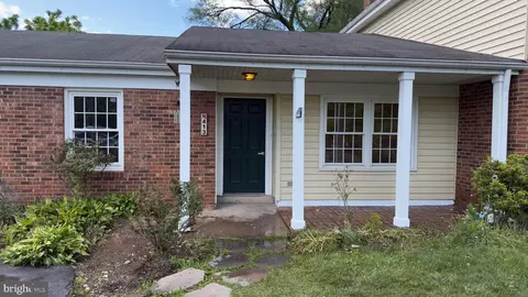 413 Harding Ct, Sterling, VA 20164