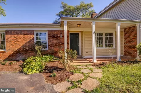 413 Harding Ct, Sterling, VA 20164