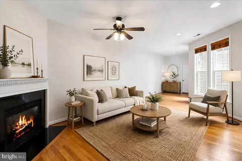 19449 Coppermine Sq, Leesburg, VA 20176