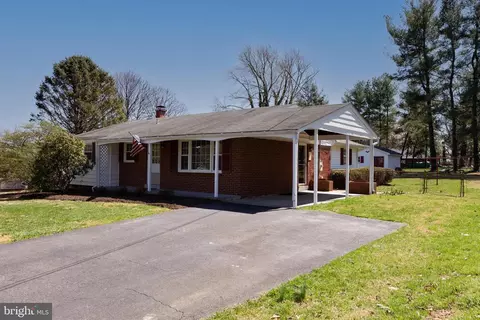4 Cinnamon Fern Rd, Round Hill, VA 20141