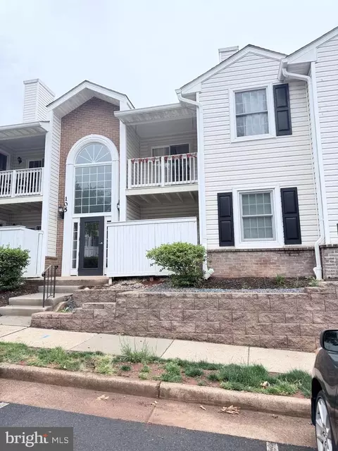 105 Westwick Ct #8, Sterling, VA 20165
