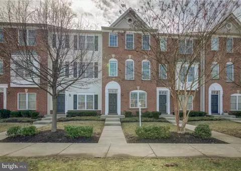 42882 Conrad Ter, Chantilly, VA 20152