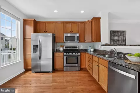 42882 Conrad Ter, Chantilly, VA 20152
