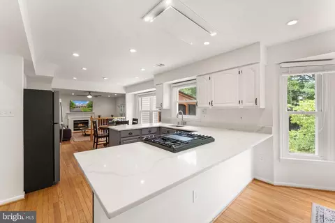 Kitchen - 43847 Glenhazel Dr, Ashburn, VA 20147 photo 1 of 8