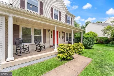 Exterior - 43847 Glenhazel Dr, Ashburn, VA 20147 photo 5 of 22