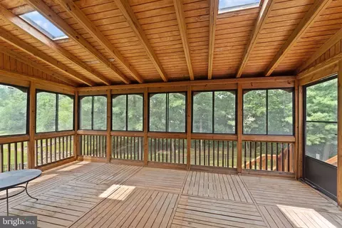 Exterior - 43847 Glenhazel Dr, Ashburn, VA 20147 photo 10 of 22