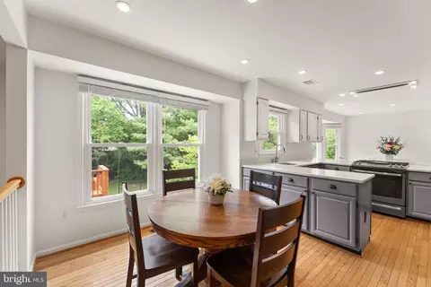 Kitchen - 43847 Glenhazel Dr, Ashburn, VA 20147 photo 8 of 8