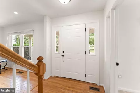 Entry Way - 43847 Glenhazel Dr, Ashburn, VA 20147 photo 2 of 8