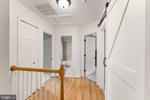 Entry Way - 43847 Glenhazel Dr, Ashburn, VA 20147 photo 7 of 8