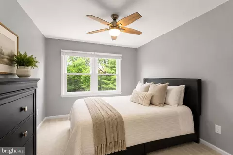 Bedroom - 43847 Glenhazel Dr, Ashburn, VA 20147 photo 5 of 7